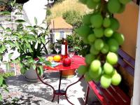 Vonkajšia záhrada v ubytovaní Grandmas Cottage