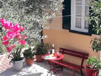 Vonkajšia záhrada v ubytovaní Grandmas Cottage