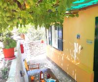 Vonkajšia záhrada v ubytovaní Grandmas Cottage