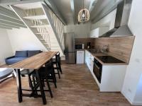 Kuchyňa alebo kuchynka v ubytovaní Maison idéalement située avec parking gratuit