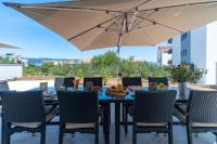 Balkón alebo terasa v ubytovaní NEW! Villa Lady Maris with heated private pool, 5 en-suite bedrooms, 70m from beach