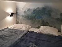 Łóżko lub łóżka w pokoju w obiekcie Appartement rénové 3 pièces · Balcon · Wifi gratuit · Parking inclus · Proche commerces & Transarc - FR-1-346-305