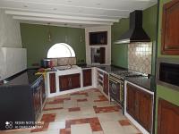 Kuchnia lub aneks kuchenny w obiekcie G1 les oliviers