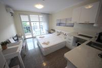 Kuchyň nebo kuchyňský kout v ubytování Menada Admiral Plaza Apartaments