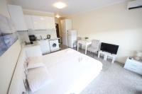 Kuchyň nebo kuchyňský kout v ubytování Menada Admiral Plaza Apartaments