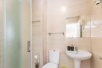 Kúpeľňa v ubytovaní Apartamentos Lola Beach