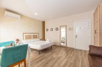 Posteľ alebo postele v izbe v ubytovaní Apartamentos Lola Beach