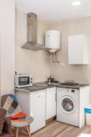 Kuchyňa alebo kuchynka v ubytovaní Apartamentos Lola Beach
