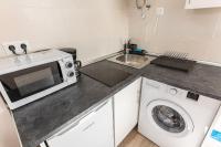 Kuchyňa alebo kuchynka v ubytovaní Apartamentos Lola Beach