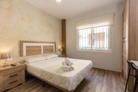 Posteľ alebo postele v izbe v ubytovaní Apartamentos Lola Beach