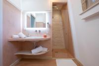 A bathroom at Arbor Exclusive B&B