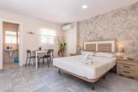 Posteľ alebo postele v izbe v ubytovaní Apartamentos Lola Beach