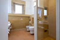 A bathroom at Arbor Exclusive B&B