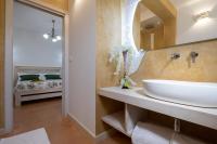 A bathroom at Arbor Exclusive B&B