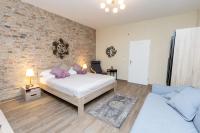 A bed or beds in a room at Comfortable romantic 1 bedroom apartment near Augarten