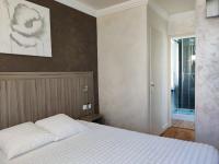 Łóżko lub łóżka w pokoju w obiekcie Hôtel Influences La Bresse
