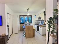 Kuchnia lub aneks kuchenny w obiekcie L'Harmonieux Fontenay Sous Bois