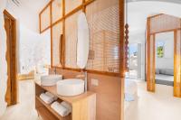 A bathroom at Faos Exclusive Suites