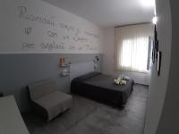 A bed or beds in a room at CASA ALEXSA Intero appartamento o CAMERA ALEXSA Camera matrimoniale con patio