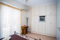 TV a/nebo společenská místnost v ubytování Σελιανίτικα, διαμέρισμα με θέα -50μ από τη θάλασσα