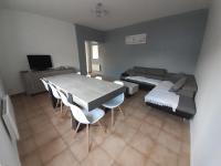 Telewizja i/lub zestaw kina domowego w obiekcie Gite des falaises de Longues 8personnes