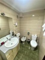 A bathroom at Hotel Medina Centro