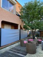 Plan piętra w obiekcie Haut de villa très bien équipé avec jardin, piscine, proche centre ville Sanary
