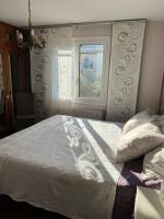 Plan piętra w obiekcie Haut de villa très bien équipé avec jardin, piscine, proche centre ville Sanary