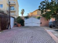 Plan piętra w obiekcie Haut de villa très bien équipé avec jardin, piscine, proche centre ville Sanary