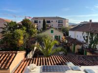 Plan piętra w obiekcie Haut de villa très bien équipé avec jardin, piscine, proche centre ville Sanary