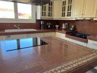 Plan piętra w obiekcie Haut de villa très bien équipé avec jardin, piscine, proche centre ville Sanary