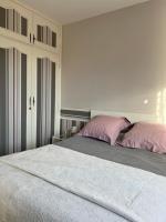 Plan piętra w obiekcie Haut de villa très bien équipé avec jardin, piscine, proche centre ville Sanary