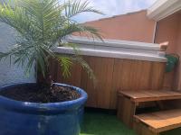 Plan piętra w obiekcie Haut de villa très bien équipé avec jardin, piscine, proche centre ville Sanary