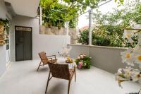 Balkón nebo terasa v ubytování Apartments KIWI