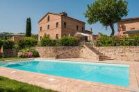 Bazén v ubytovaní Collerovere Country House alebo v jeho blízkosti