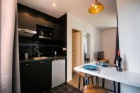 Kuchnia lub aneks kuchenny w obiekcie Le Bois, T2 hypercentre chic et cosy, Wifi par SOVALFI