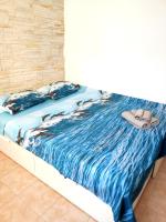 A bed or beds in a room at Sea Breeze Apartment
