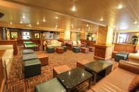 een grote kamer met tafels en stoelen op een boot bij The Heritage Hotel in Torquay