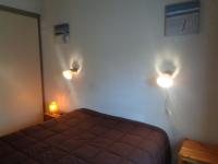 Posteľ alebo postele v izbe v ubytovaní Appartement Cosy à Dolus-d'Oléron - 4 Couchages, Proche Plage avec Balcon et Parking Gratuit - FR-1-246A-141