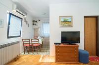 TV a/nebo společenská místnost v ubytování Apartments Nataša