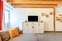 Televízia a/alebo spoločenská miestnosť v ubytovaní Ty Armor - Jolie Maison avec Jardinet