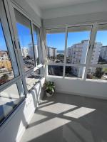 Balkón nebo terasa v ubytování GATU Villa Soleá parking, piscina, pistas tenis, playa de Valdelagrana " Preferente mayores de 25 años y familias "