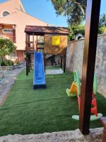 Plac zabaw dla dzieci w obiekcie Apartmani Blaslov