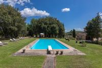 Bazén v ubytování Villa Montepescini nebo v jeho okolí