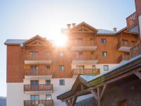 a large building with the sun shining on it at Appartement Puy-Saint-Vincent, 2 pièces, 4 personnes - FR-1-504-340 in Puy-Saint-Vincent