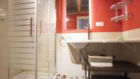A bathroom at Capricho Toledano