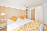 Łóżko lub łóżka w pokoju w obiekcie Hotel Ilusion Moreyo - Adults Only
