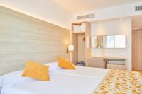 Łóżko lub łóżka w pokoju w obiekcie Hotel Ilusion Moreyo - Adults Only
