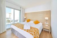 Łóżko lub łóżka w pokoju w obiekcie Hotel Ilusion Moreyo - Adults Only