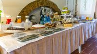 Jedlo v ubytovaní bed & breakfast alebo blízkom okolí